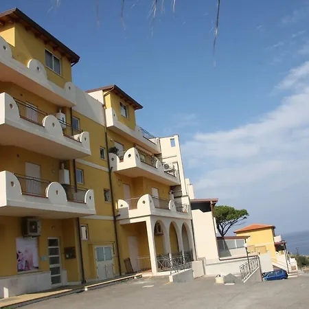 Residence Gioiosa Marea جويوزا ماريا
